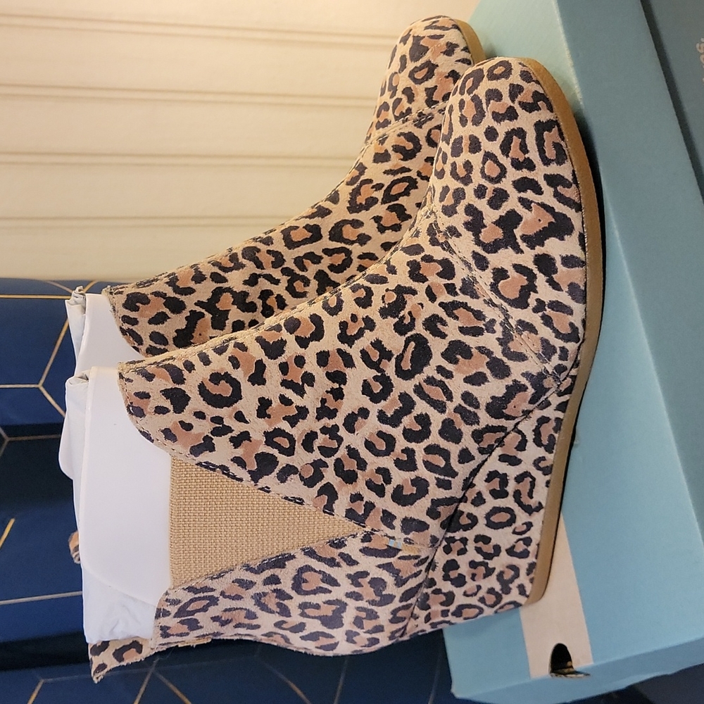 Toms Kelsey Leopard Suede Wedge Booties 9.5 Tom's